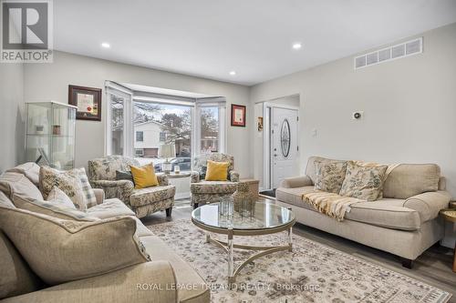 43 Beechmount Crescent, London South (South X), ON - Indoor Photo Showing Living Room