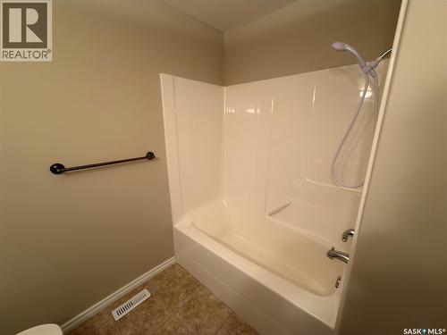 402 2909 Arens Road E, Regina, SK - Indoor Photo Showing Bathroom