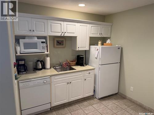402 2909 Arens Road E, Regina, SK - Indoor Photo Showing Kitchen