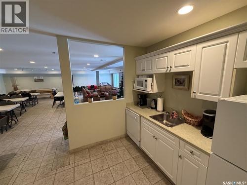 402 2909 Arens Road E, Regina, SK - Indoor Photo Showing Kitchen