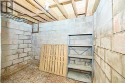 The cold storage room. - 