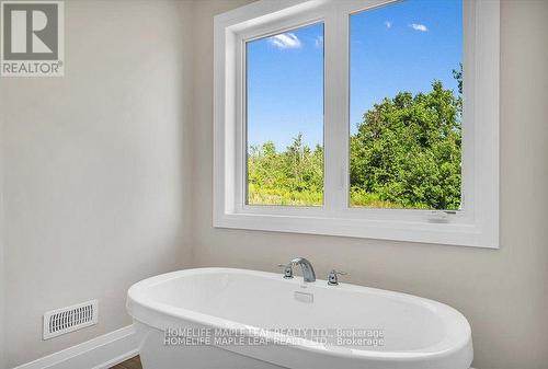 1242 Talisman Manor, Pickering, ON - Indoor Photo Showing Bathroom