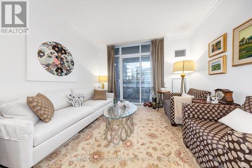 210 - 10 Old York Mills Road, Toronto, ON - Indoor Photo Showing Living Room