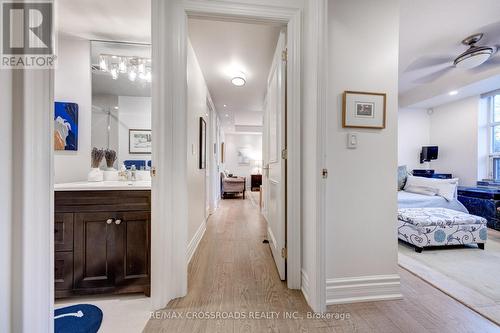 210 - 10 Old York Mills Road, Toronto, ON - Indoor