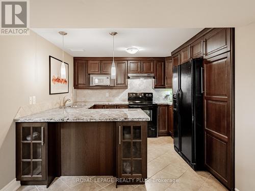 1885 Hindhead Road, Mississauga, ON - Indoor Photo Showing Kitchen