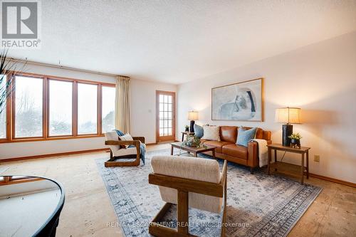 46 Esther Avenue, Cambridge, ON - Indoor Photo Showing Living Room