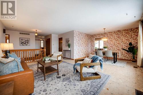 46 Esther Avenue, Cambridge, ON - Indoor Photo Showing Living Room