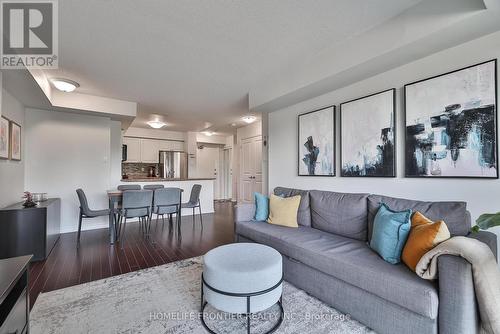 201 - 920 Sheppard Avenue W, Toronto, ON - Indoor Photo Showing Living Room