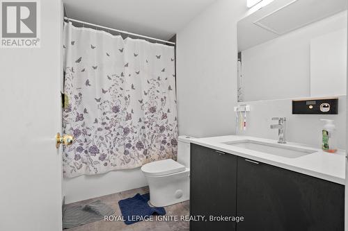 414 - 1604 Charles Street, Whitby, ON - Indoor Photo Showing Bathroom