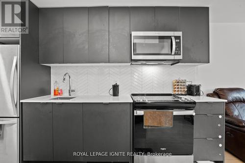 414 - 1604 Charles Street, Whitby, ON - Indoor Photo Showing Kitchen With Upgraded Kitchen
