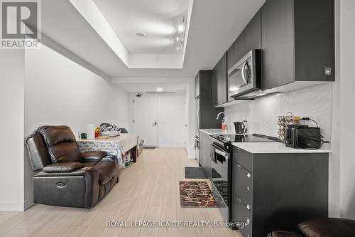 414 - 1604 Charles Street, Whitby, ON - Indoor