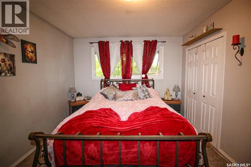 724 4Th Street E, Shaunavon, SK - Indoor Photo Showing Bedroom