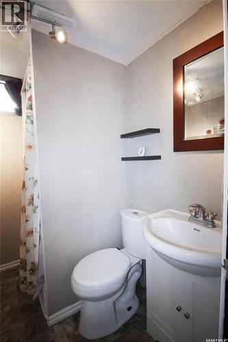 724 4Th Street E, Shaunavon, SK - Indoor Photo Showing Bathroom
