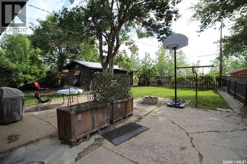 724 4Th Street E, Shaunavon, SK - Outdoor With Backyard