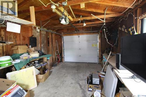 724 4Th Street E, Shaunavon, SK - Indoor Photo Showing Garage