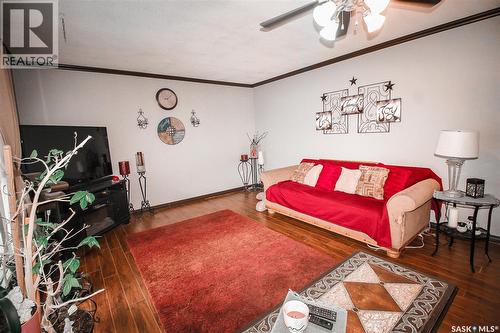 724 4Th Street E, Shaunavon, SK - Indoor Photo Showing Living Room