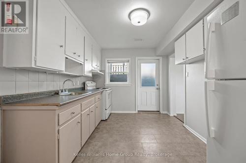 228 Connaught Street, Kitchener, ON - Indoor Photo Showing Kitchen