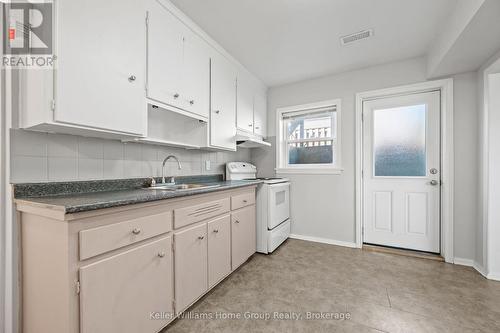228 Connaught Street, Kitchener, ON - Indoor Photo Showing Kitchen