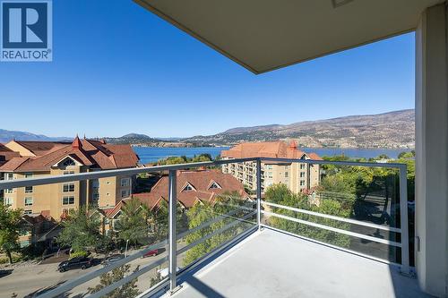 1075 Sunset Drive Unit# 906  Kelowna, BC V1Y 9Y9