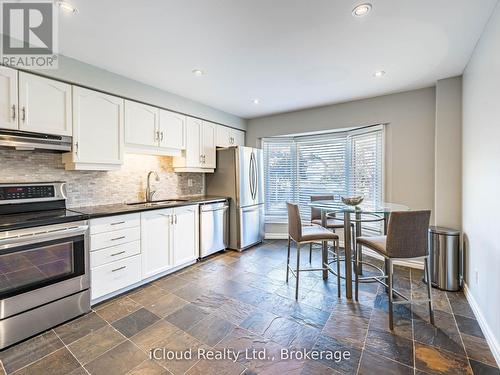16 - 1100 Queens Avenue, Oakville, ON - Indoor Photo Showing Kitchen
