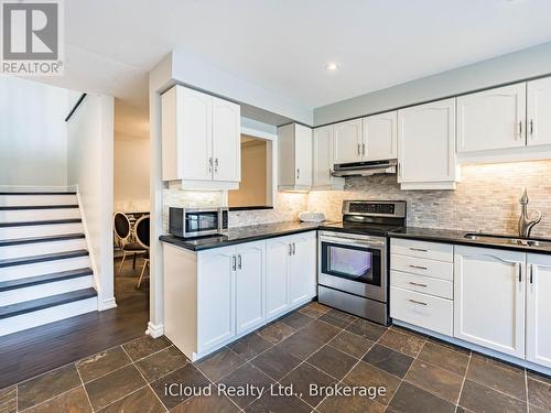 16 - 1100 Queens Avenue, Oakville, ON - Indoor Photo Showing Kitchen