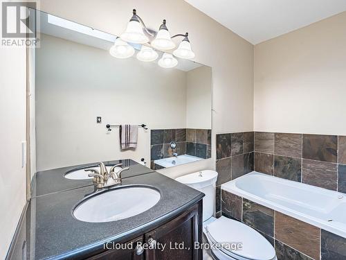 16 - 1100 Queens Avenue, Oakville, ON - Indoor Photo Showing Bathroom