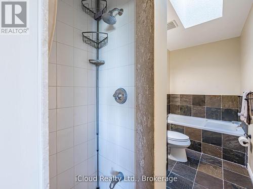 16 - 1100 Queens Avenue, Oakville, ON - Indoor Photo Showing Bathroom