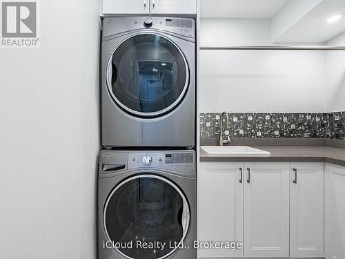 16 - 1100 Queens Avenue, Oakville, ON - Indoor Photo Showing Laundry Room