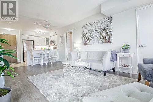 321 - 3070 Rotary Way, Burlington, ON - Indoor Photo Showing Living Room