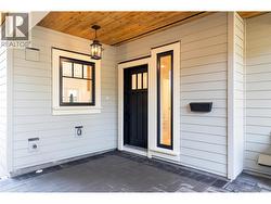 261 W 6TH STREET  North Vancouver, BC V7M 1K7