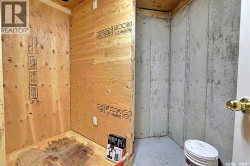 1234 Dover Avenue, Regina, SK - Indoor