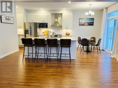 696 Moonflower Crescent, Ottawa, ON - Indoor Photo Showing Kitchen With Upgraded Kitchen