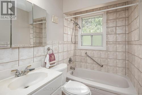 543 Pinegrove Road, Oakville (Wo West), ON - Indoor Photo Showing Bathroom