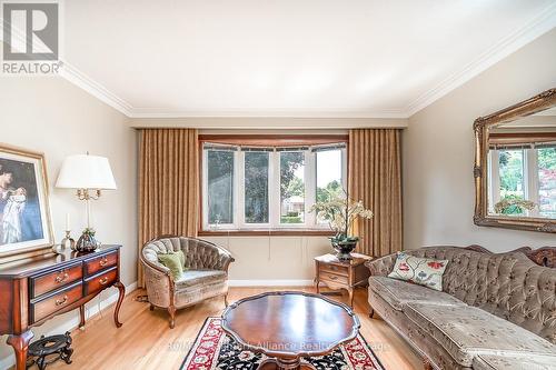 543 Pinegrove Road, Oakville (Wo West), ON - Indoor Photo Showing Living Room
