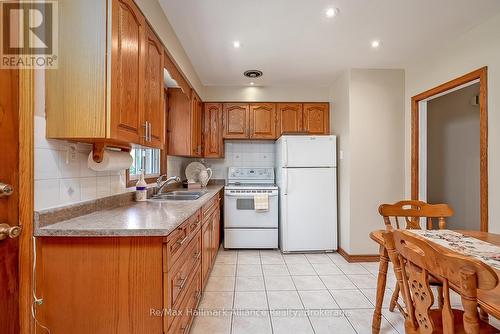 543 Pinegrove Road, Oakville (Wo West), ON - Indoor Photo Showing Kitchen With Double Sink