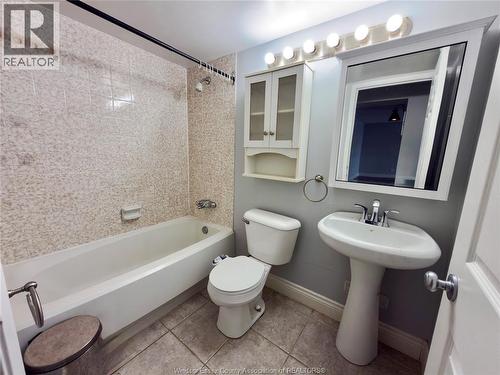 150 Park West Unit# 708, Windsor, ON - Indoor Photo Showing Bathroom