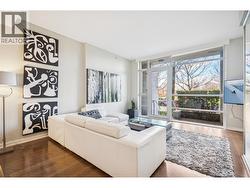 1618 COLUMBIA STREET  Vancouver, BC V5Y 0B6