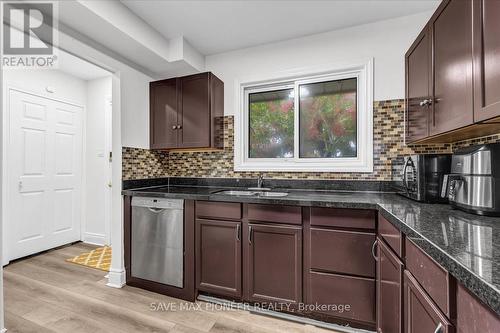 11 Great Oak Court, Brampton, ON - Indoor Photo Showing Kitchen