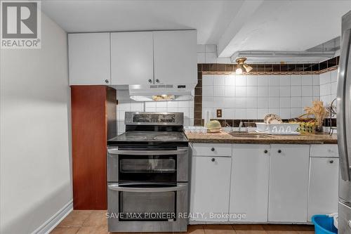 11 Great Oak Court, Brampton, ON - Indoor Photo Showing Kitchen