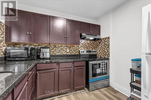 11 Great Oak Court, Brampton, ON - Indoor Photo Showing Kitchen