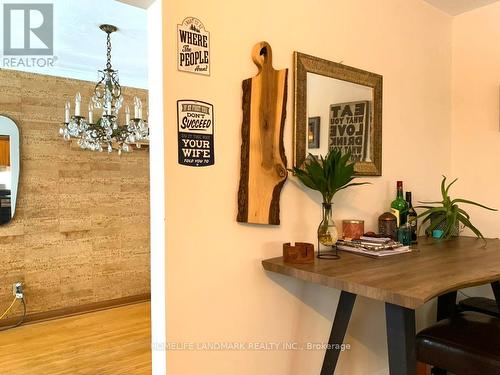 860 Francis Road, Burlington, ON - Indoor