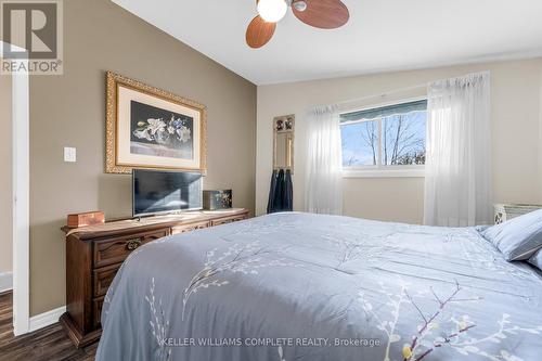 77 Lawfield Drive, Hamilton, ON - Indoor Photo Showing Bedroom