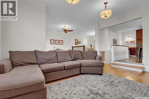 2736 Regina Avenue, Regina, SK - Indoor Photo Showing Living Room