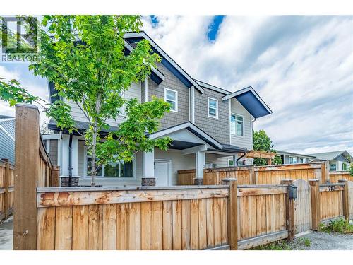 782 Coopland Crescent Unit# 1  Kelowna, BC V1Y 2V1