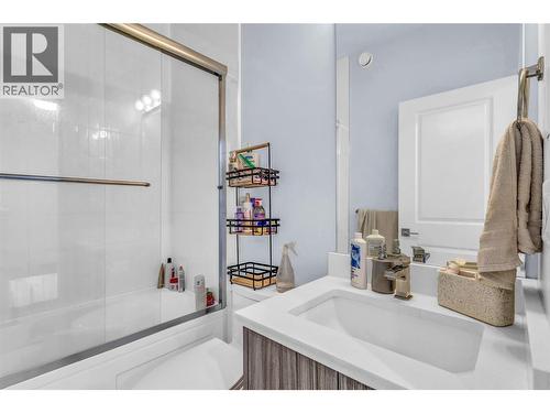 782 Coopland Crescent Unit# 1, Kelowna, BC - Indoor Photo Showing Bathroom