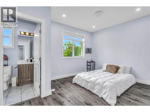 782 Coopland Crescent Unit# 1, Kelowna, BC - Indoor Photo Showing Bedroom