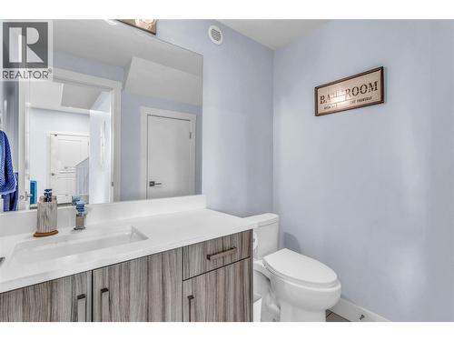782 Coopland Crescent Unit# 1, Kelowna, BC - Indoor Photo Showing Bathroom