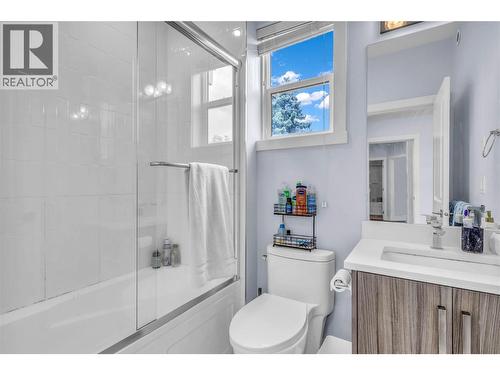 782 Coopland Crescent Unit# 1, Kelowna, BC - Indoor Photo Showing Bathroom