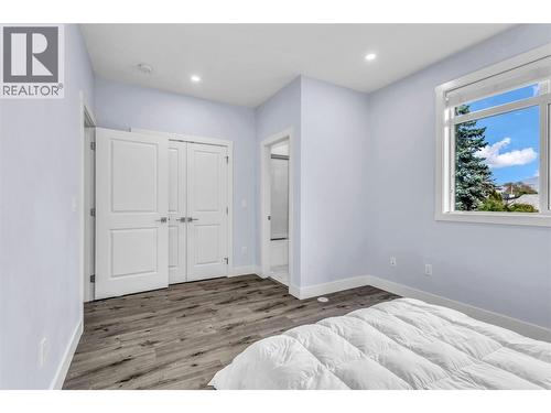 782 Coopland Crescent Unit# 1, Kelowna, BC - Indoor Photo Showing Bedroom