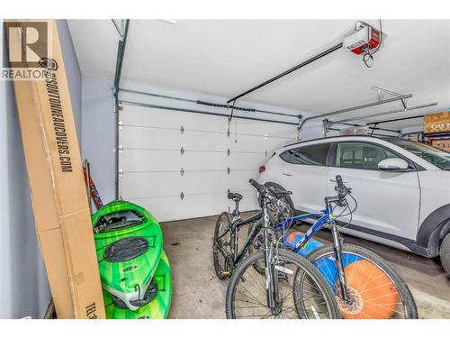 782 Coopland Crescent Unit# 1, Kelowna, BC - Indoor Photo Showing Garage